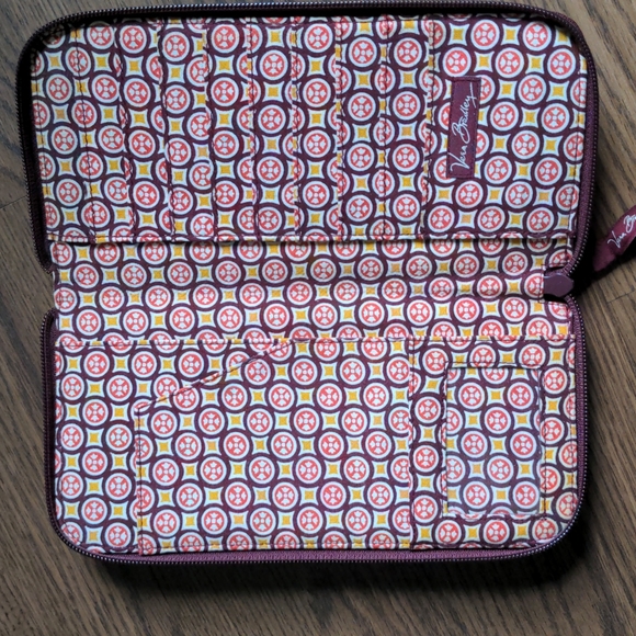 Vera Bradley Medallion Print Large Zip wallet - Picture 3 of 3